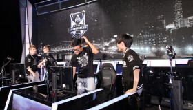 英雄联盟直播观赛体验：斗鱼/虎牙/B站直播平台弹幕互动与赛事竞猜全攻略